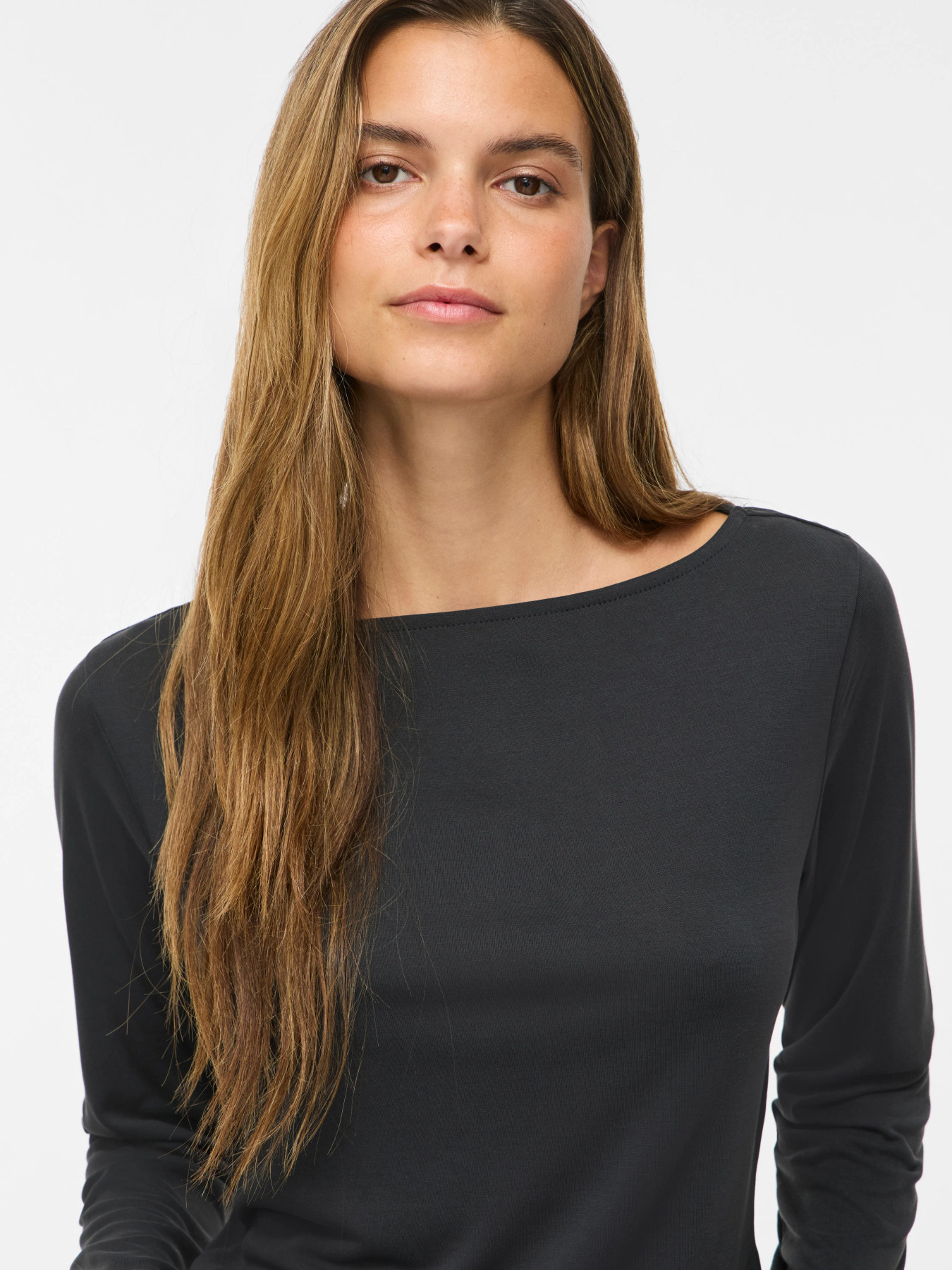 Top VILA Vimodala negro de mujer con manga larga y escote barco